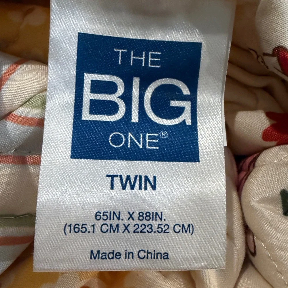 2-Piece Disney Winnie The Pooh Reversible Twin Size‎ Quilt Set